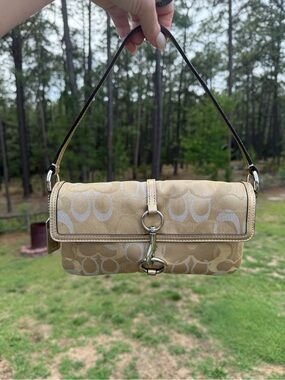 Vintage Coach Hamptons Optic Clip Demi Shoulder Bag